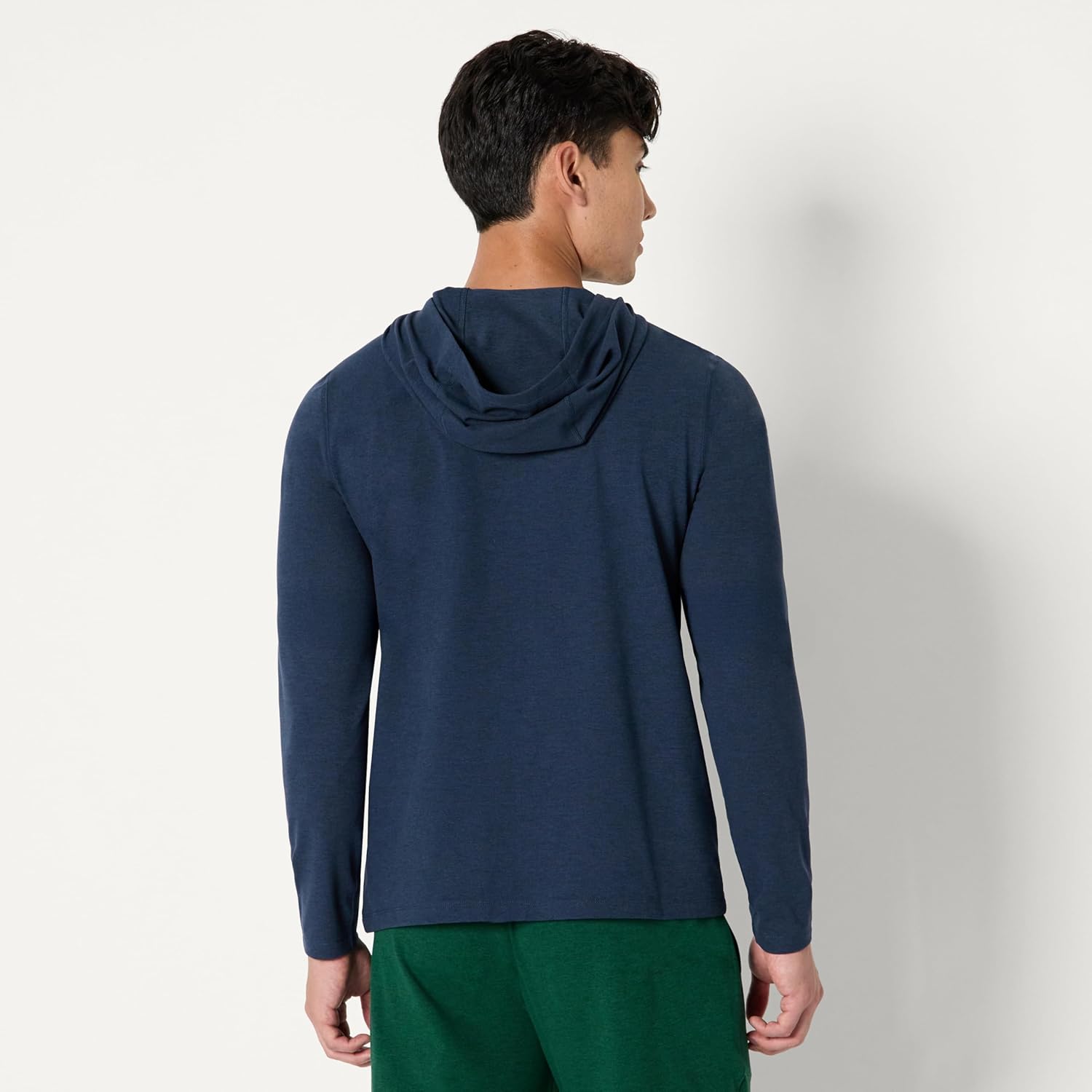Thumbnail 2 de Amazon Essentials Men’s Athletic Soft Performance Lightweight Quarter-Zip Hoodie