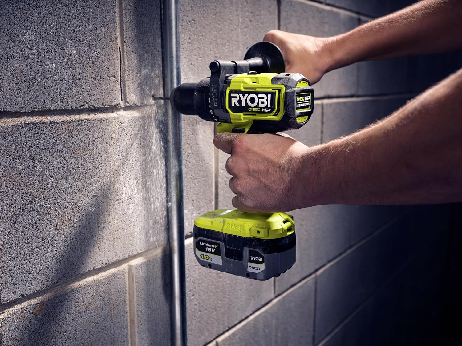 Detalle de Ryobi RB1840X Batteria al Litio 18 V One+ 4,0 Ah – Compatta con Indicatore di Carica e Protezione dagli Impatti