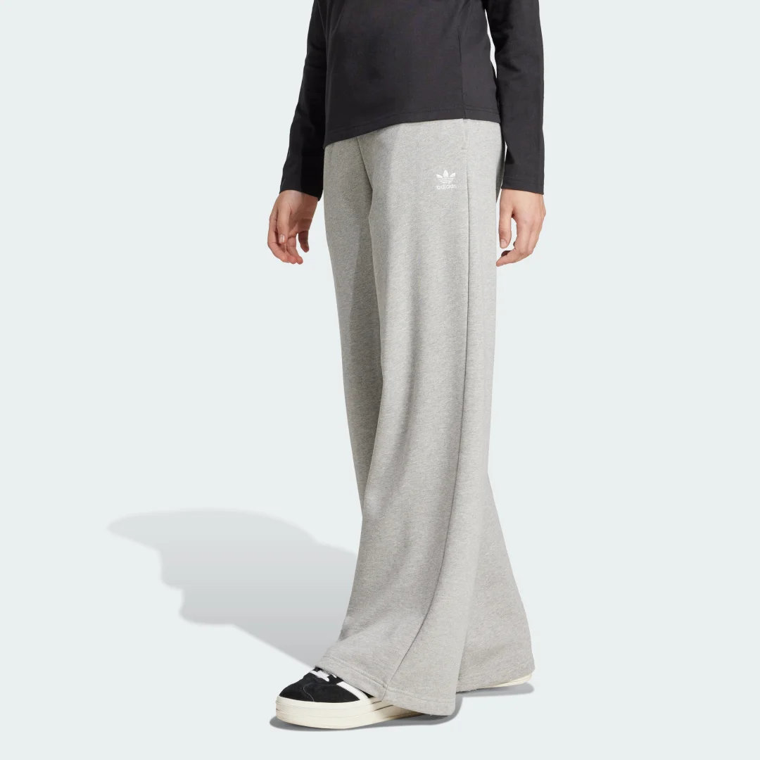 Detalle de Pantalón Essentials Wide Leg French Terry de Adidas — cómodo, versátil y para el día a día