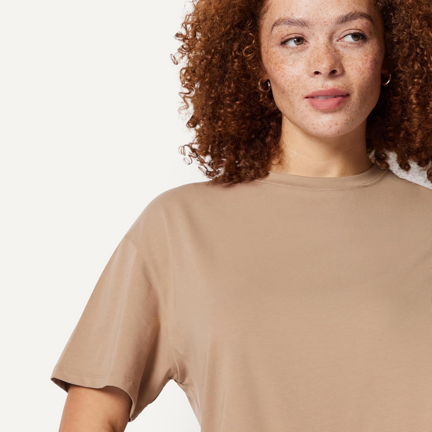 Detalle de Amazon Essentials Women's Oversized-Fit Short Sleeve Crewneck Shirt