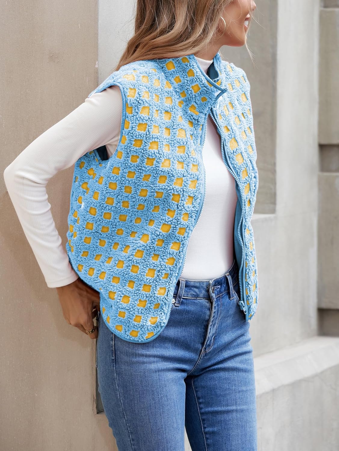 Detalle 2 de iChunhua Women's Plaid Sherpa Fleece Gilets: Lightweight Yet Warm Layering Vest