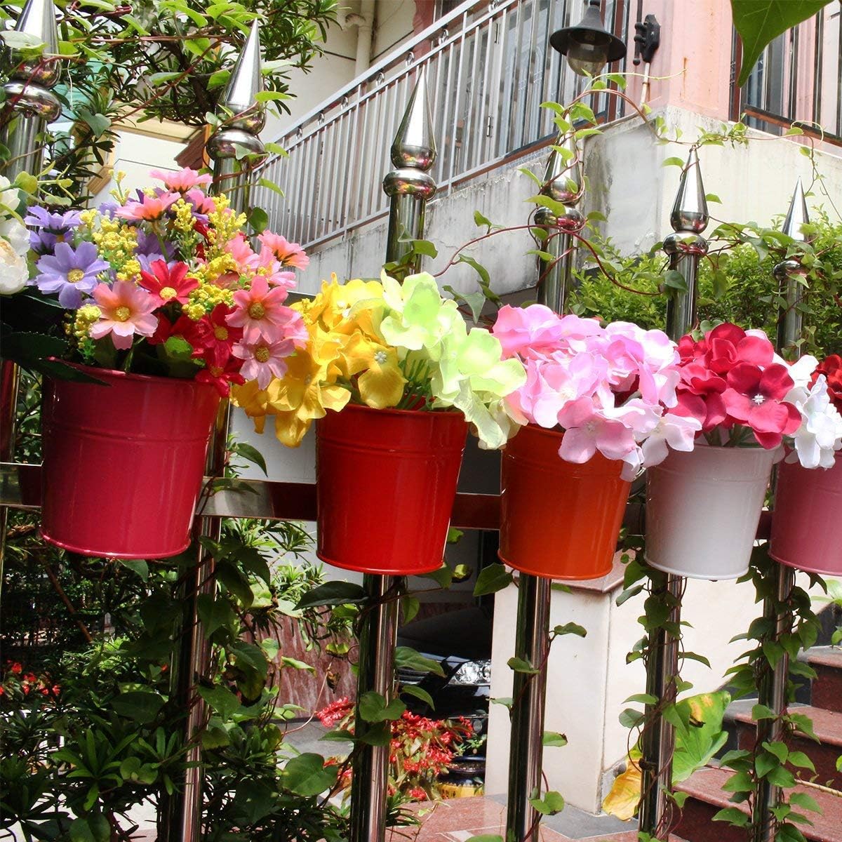 Detalle 2 de OGIMA 10 Hanging iron flower pots