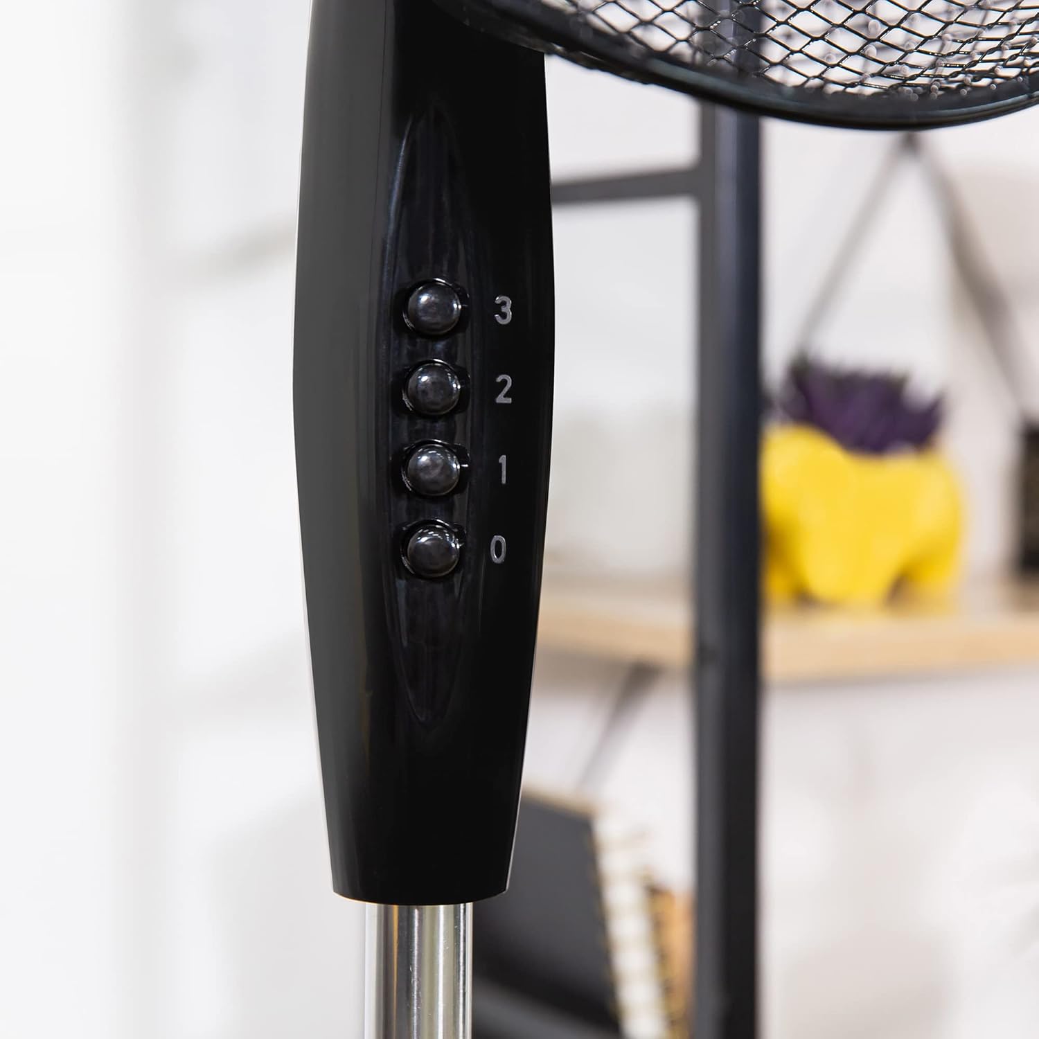 Thumbnail 5 de Zanussi 16-inch lightweight pedestal fan with 3 speeds, 90° oscillation and adjustable height (ZNPPF1621B)