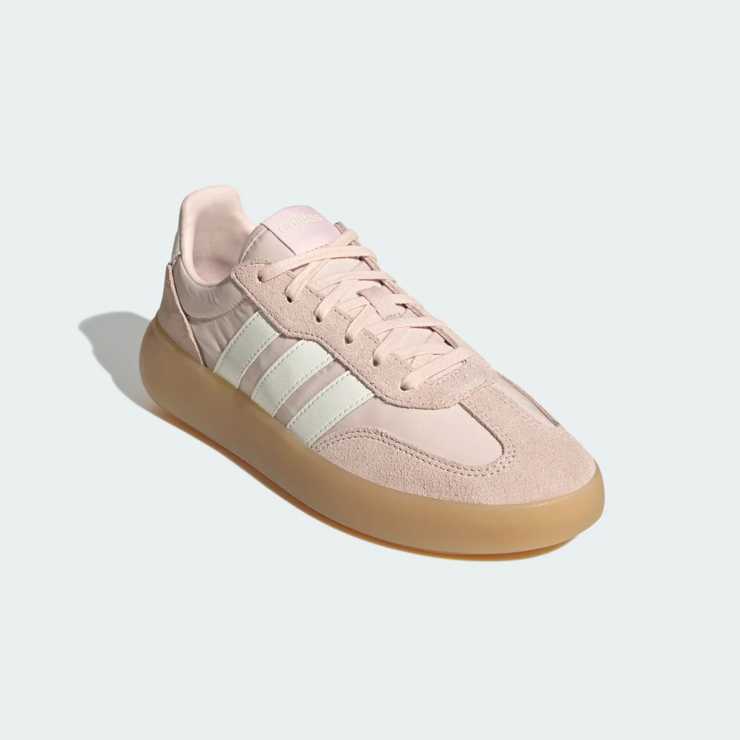 Detalle de Adidas Barreda Decode, zapatillas rosas para looks informales