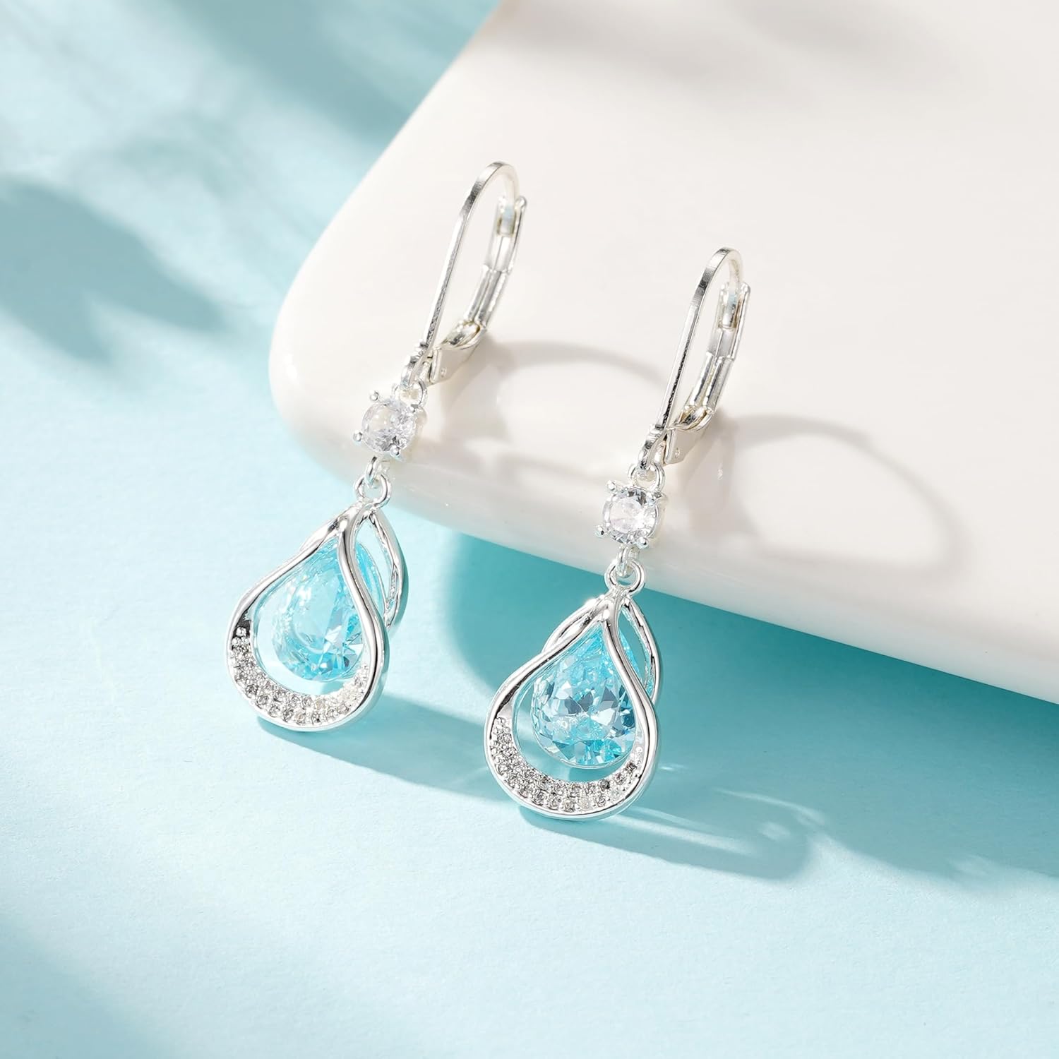 Detalle de Gold Earring Trendy Leverback Birthstone Earrings – 14K White Gold Teardrop Dangle