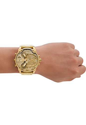 Detalle de Diesel Mr. Daddy 2.0 Watch for Men (DZ7479) – Gold Dial, 57mm Case, Quartz Moonlight Finish