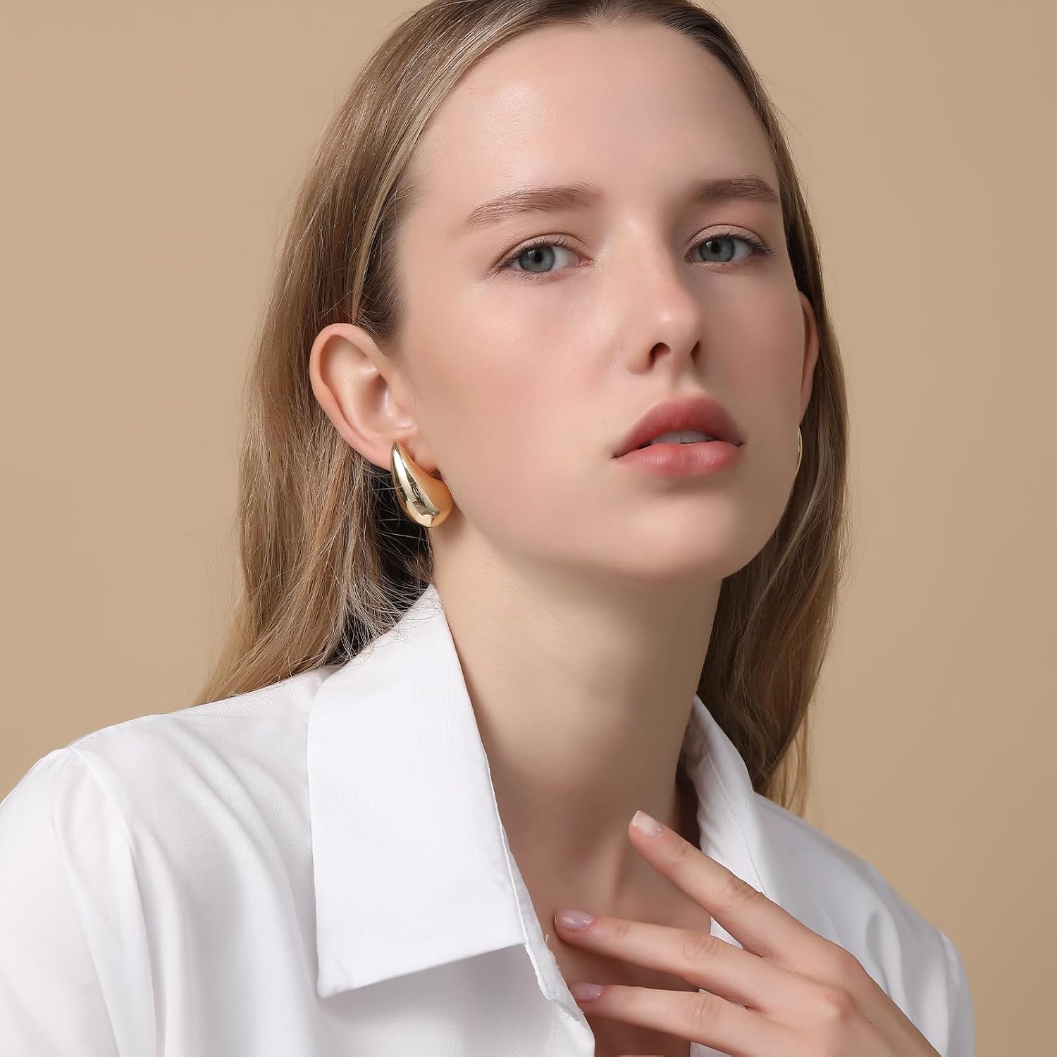 Detalle de Apsvo Hoop Earrings, 14K Gold Plated