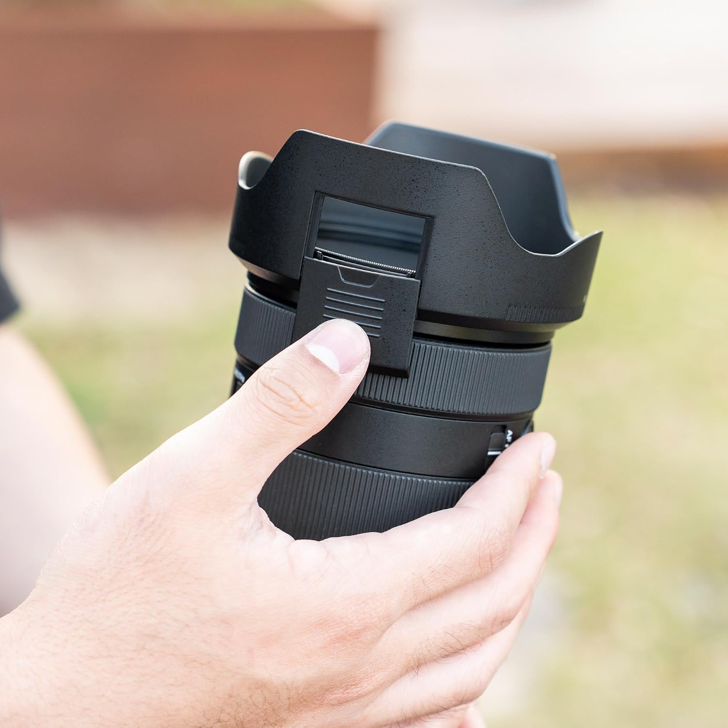 Thumbnail 4 de JJC Bayonet Lens Hood for Sony FE 28-70mm F2 GM (SEL2870GM) – Replaces ALC-SH182
