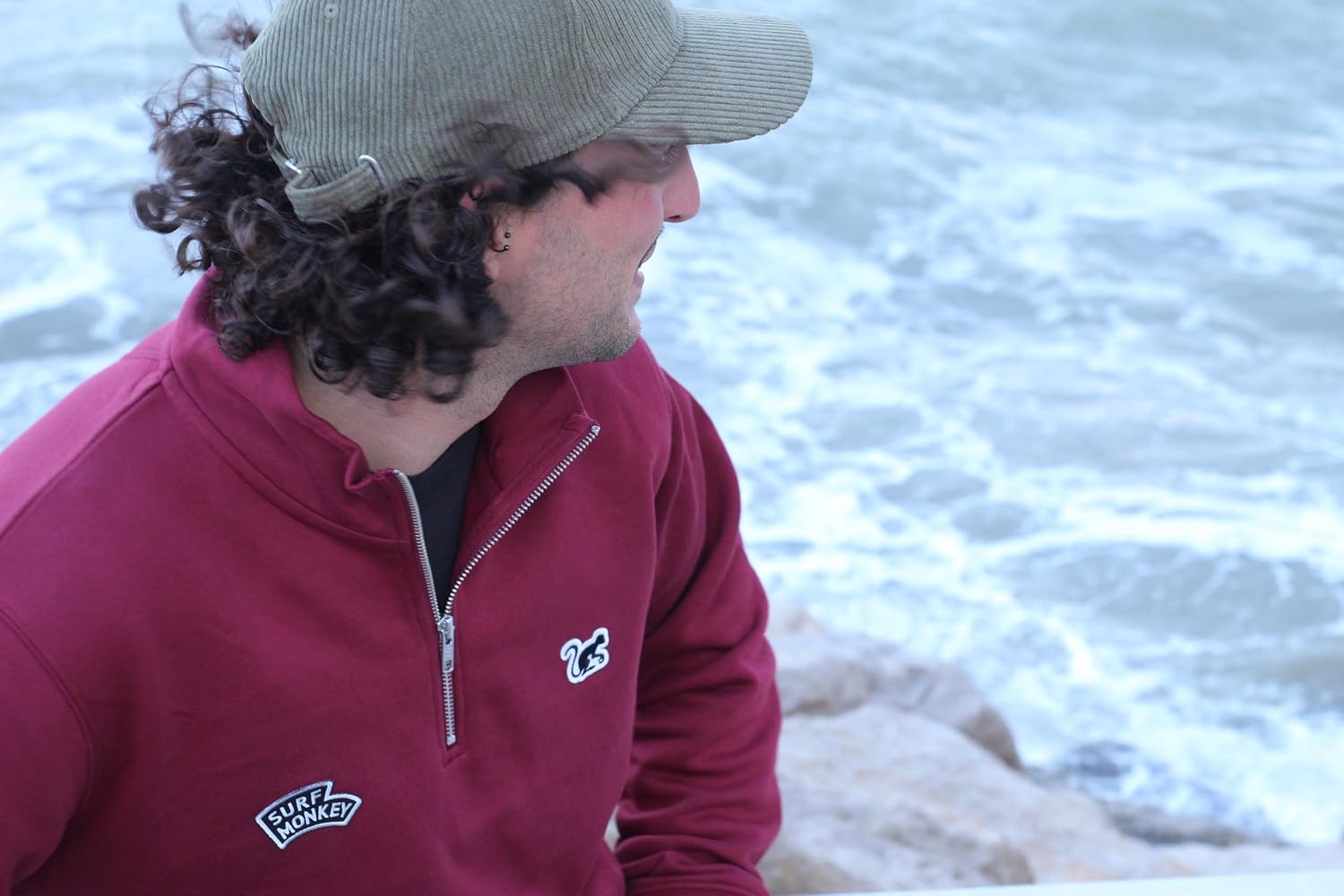 Detalle de Surf Monkey Felpa Uomo Cotone Biologico – Zip 1/4, Regular Fit, Pespunti Rinforzati