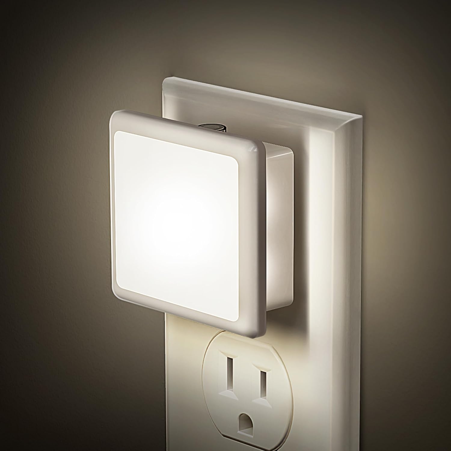 Detalle de JandCase CL005 Plug-In LED Night Lights, 5000K Auto Sensor, 2-Pack