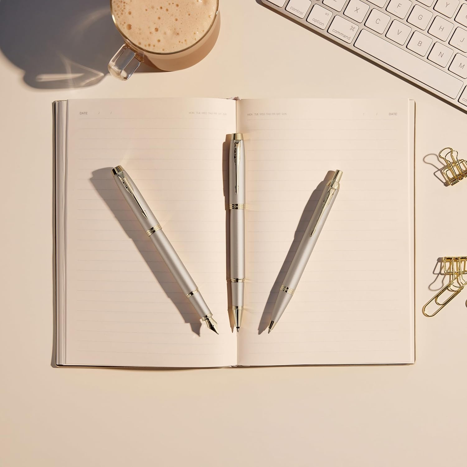 Thumbnail 3 de Bolígrafo Parker IM Monochrome 🎨 | Tinta negra | Estuche regalo