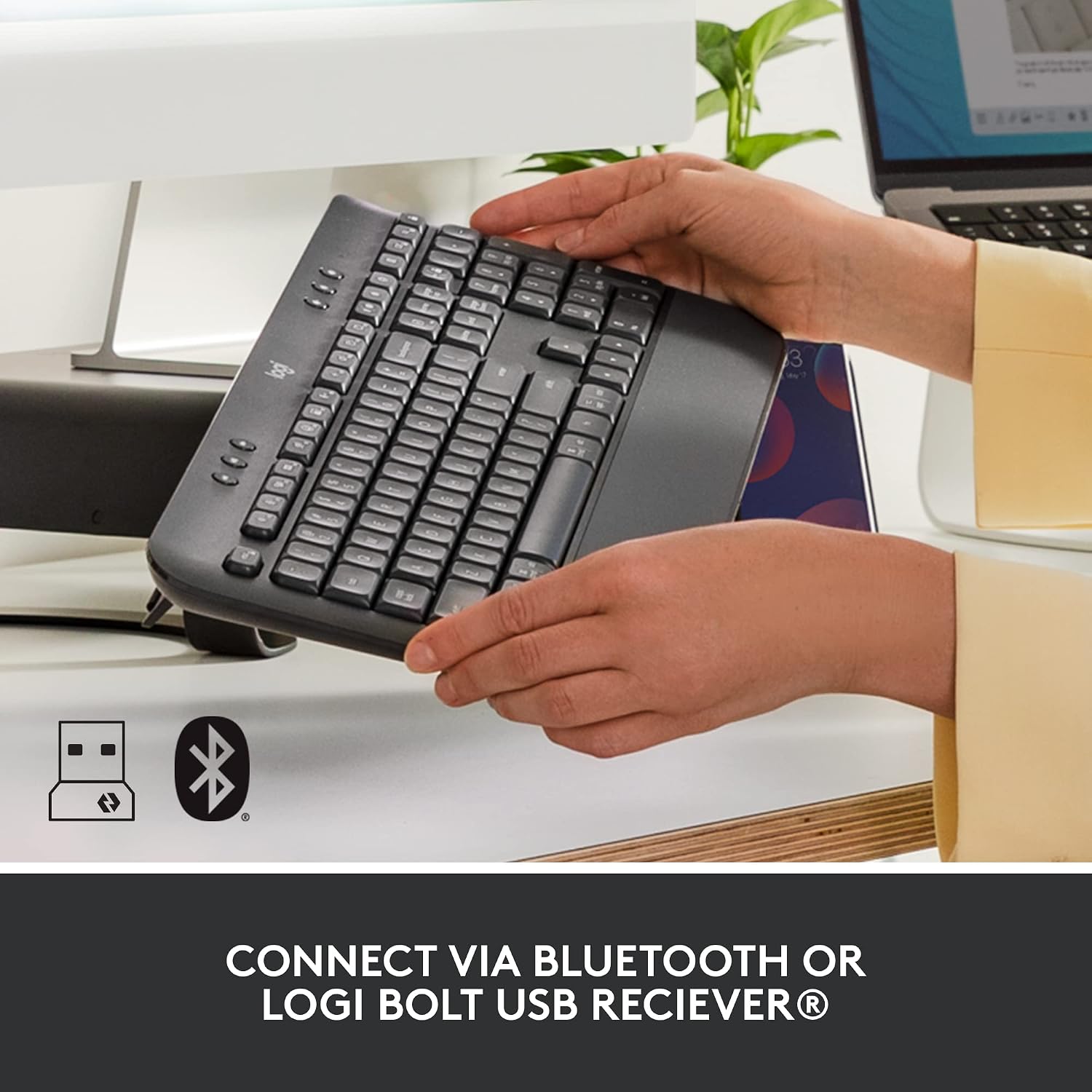 Detalle de Logitech full-size wireless keyboard K650