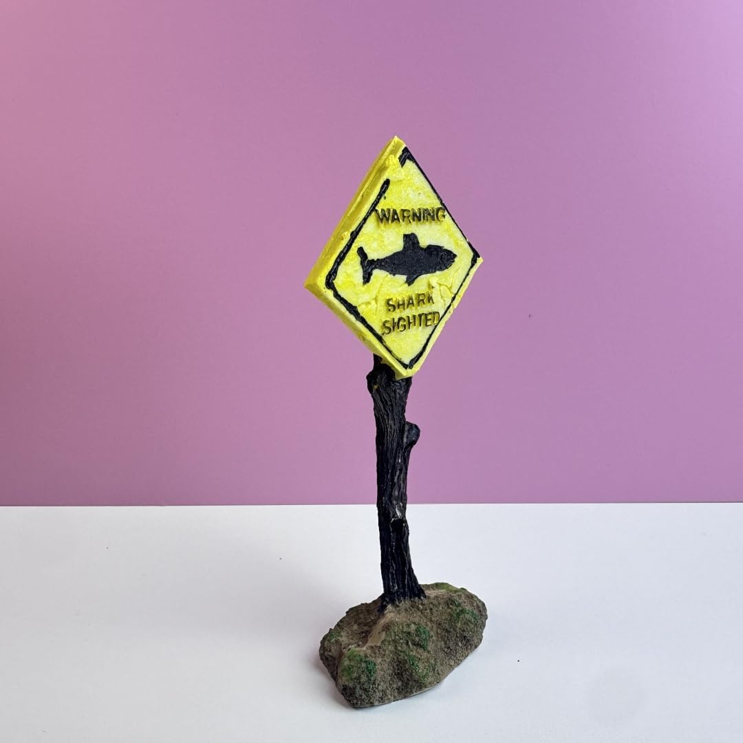 Thumbnail 2 de Cadzyre Harz Dekoration – Aquarium Warnschild mit Hai-Design für Beta-Aquarien (Gelber Hai, Klein)