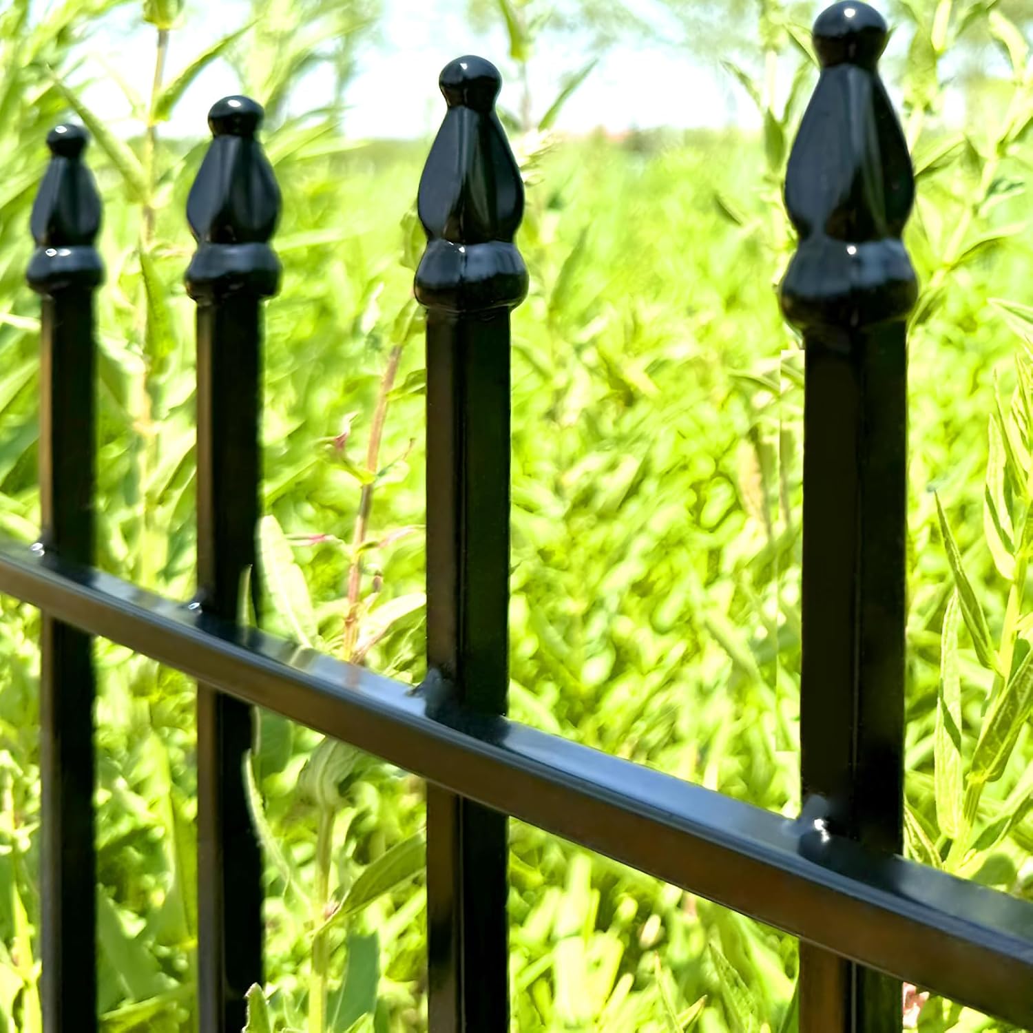 Detalle de Thealyn Metal Garden Fence Decorative 71cm High x 56cm Wide (5 Panels, Total Length 2.75m) – Black
