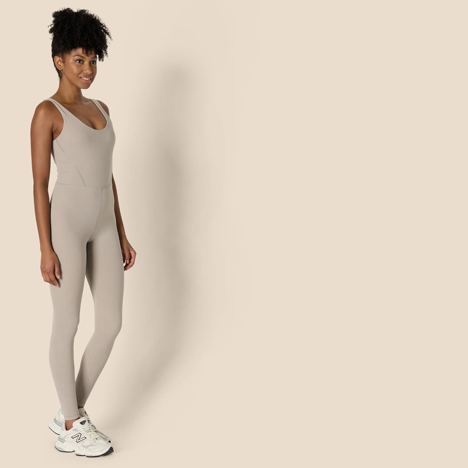 Detalle de Amazon Essentials Women's Active Formflex Buttery Soft One Piece Full Length Workout Jumpsuit with Built-In Bra