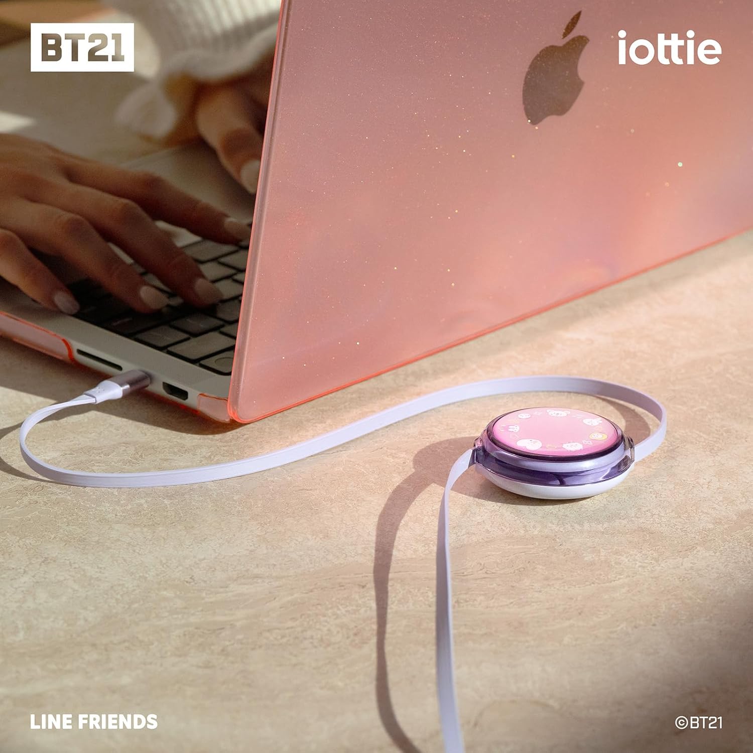Detalle de iOttie BT21 Retractable 100W USB-C Cable – 3-Length, Transparent Purple