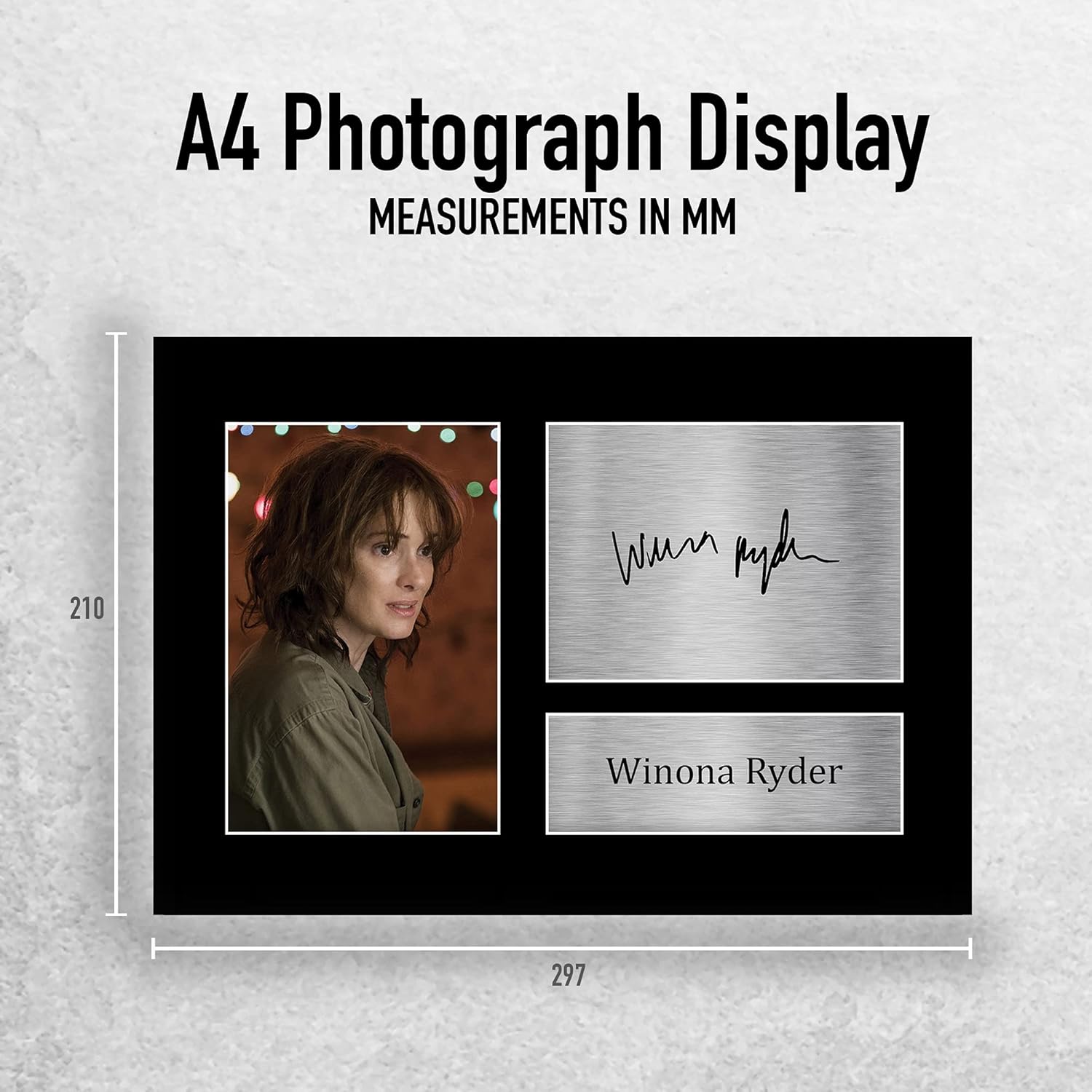 Thumbnail 1 de HWC Trading Winona Ryder Signed Autograph Picture A4 (Strange Hawkins/Thing Joyce Byers) for TV Fans