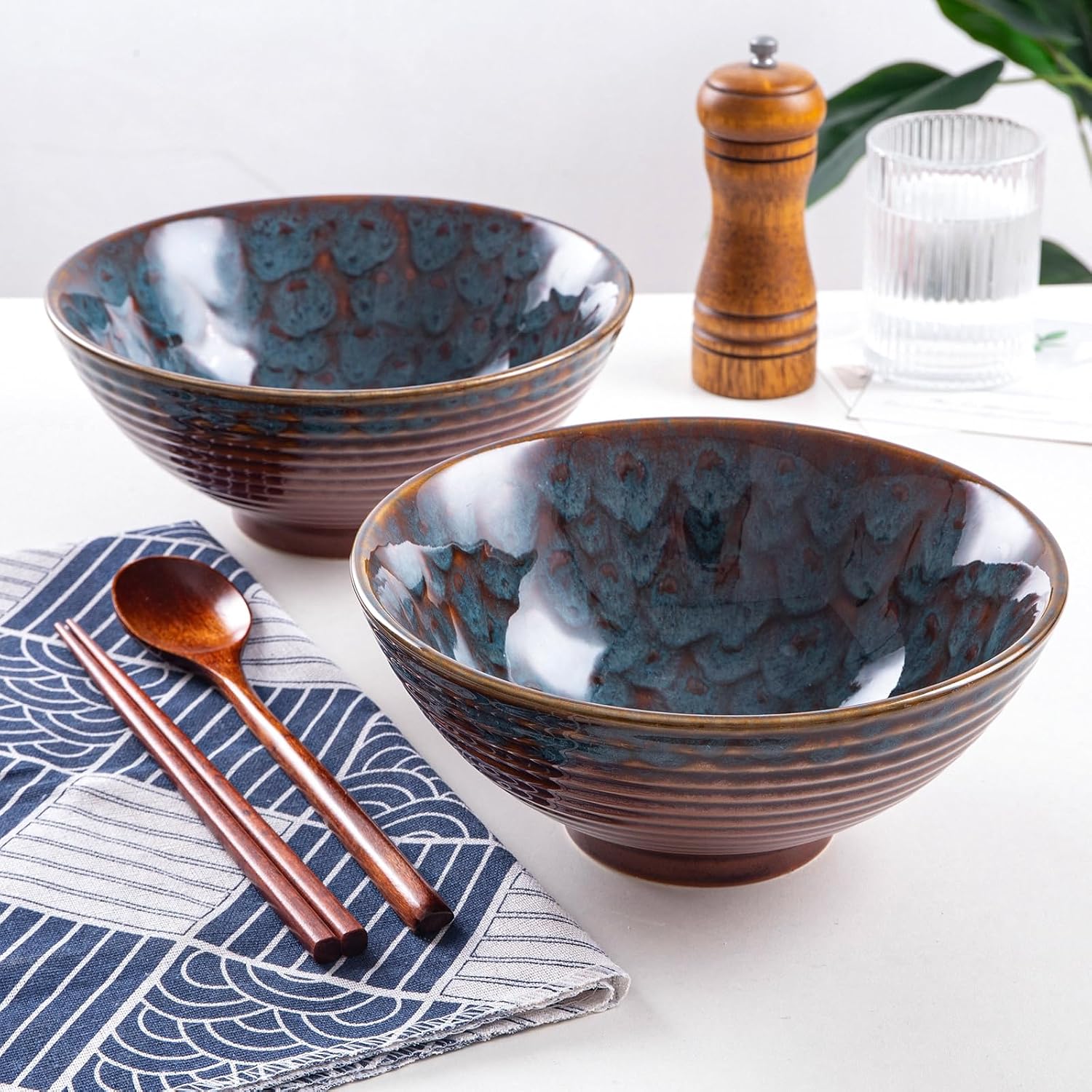 Detalle 2 de Auanlay LMW01 – ceramiczne miski do ramenu 1200 ml, 2 szt., pawia glazura