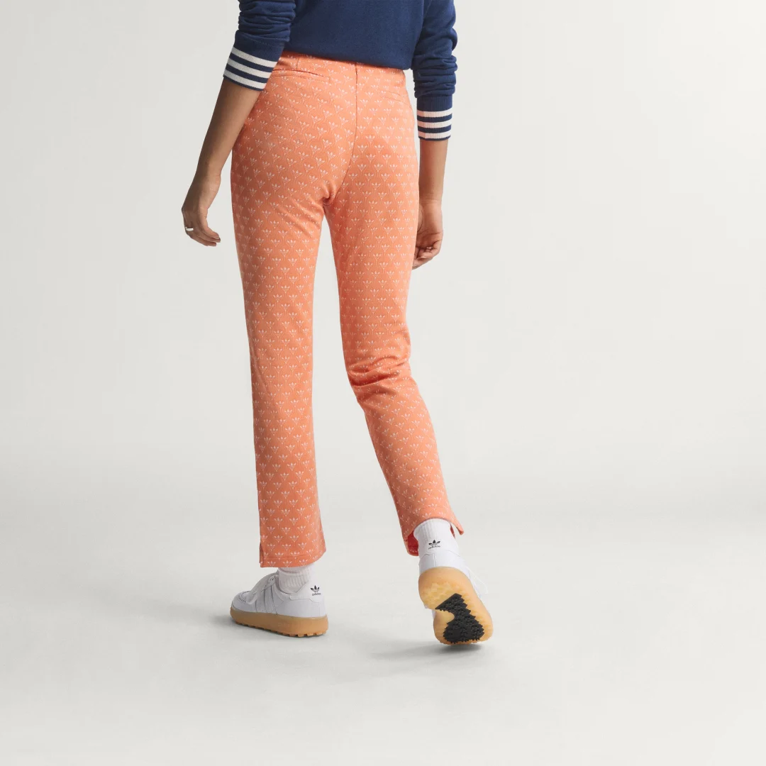 Detalle 2 de Pantalón Originals All Over de Adidas en color naranja
