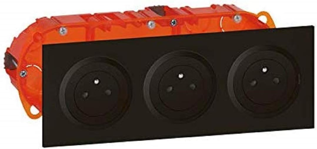 Thumbnail 2 de LEGRAND Prise Triple Murale 16A avec Terre dooxie Surface – Structure prête à poser, plaque carrée et boîte d’encastrement (Blanc)