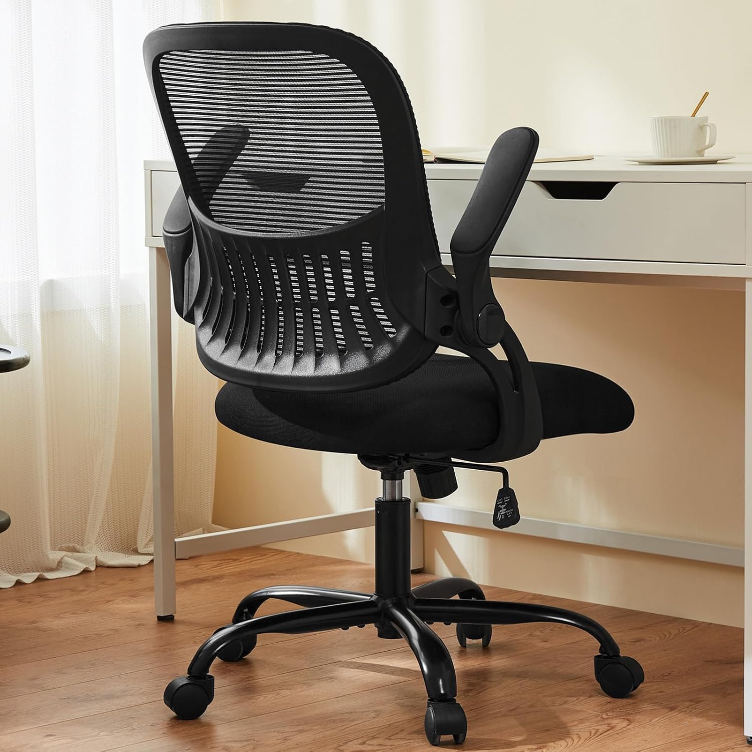Detalle de Sweetcrispy C-3718-1B-BK Mid-Back Mesh Office Chair with Flip-Up Arms