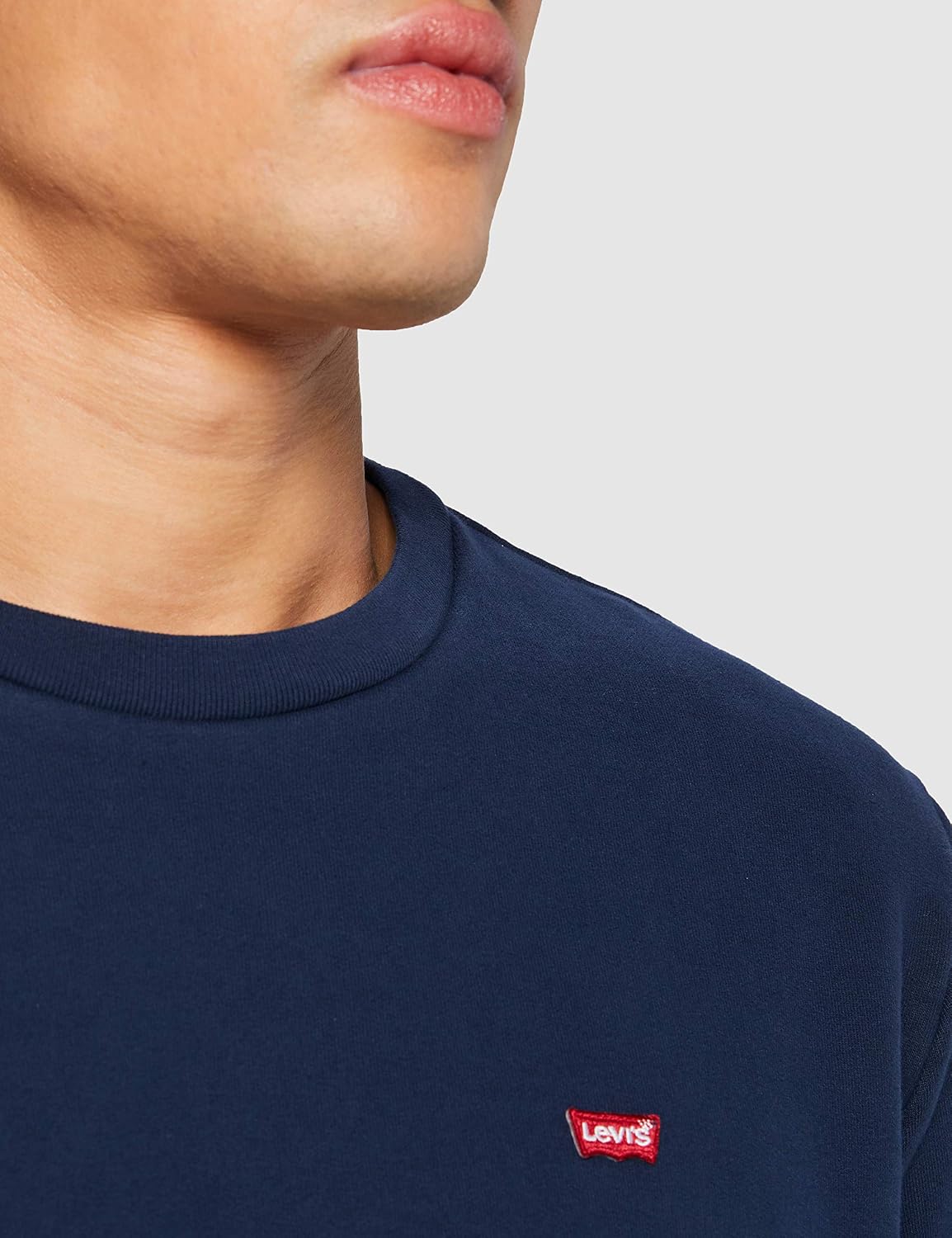 Detalle de Levi's Big & Tall Original Housemark Crew Felpa Uomo: comfort e stile per taglie forti