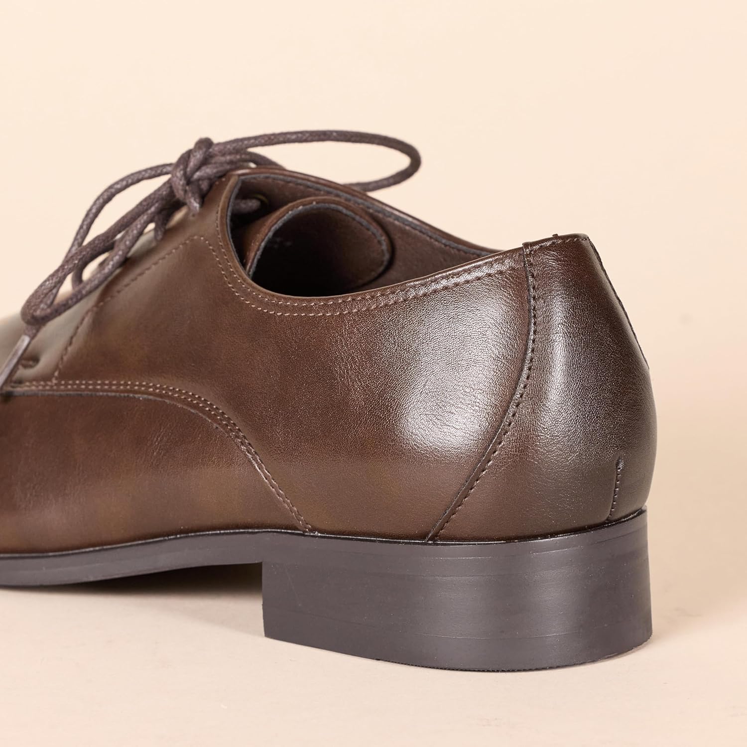 Thumbnail 3 de Amazon Essentials Herren Derby-Schuhe aus Kalbslederimitat mit 3 cm Absatz