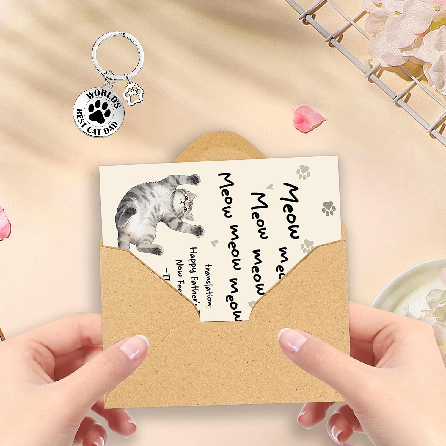 Detalle de Cat Dad Fathers Day Card with Keychain and Envelope – A Cute, Practical Gift from Cat to Dad