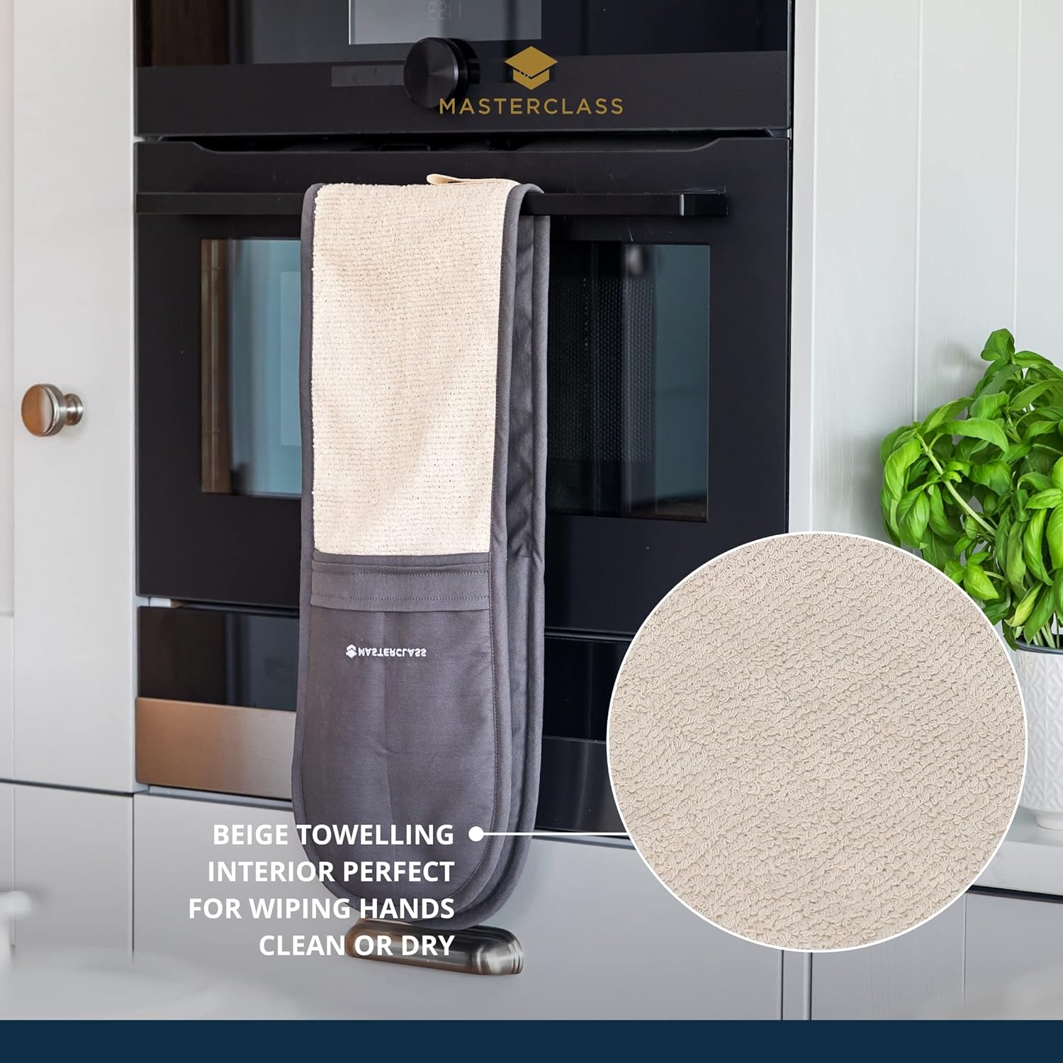 Detalle 2 de MasterClass Deluxe Guanti da forno professionali: guanti bifacciali in cotone grigio, resistenti al calore e extra lunghi