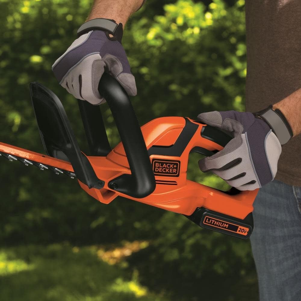 Thumbnail 1 de BLACK+DECKER 20V MAX Cordless Hedge Trimmer (LHT2220) — 22" Steel Blade, Battery & Charger Included
