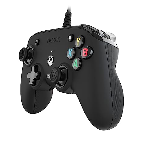 Detalle de Nacon XBOX Pro Compact, mando con cable negro y controles personalizables
