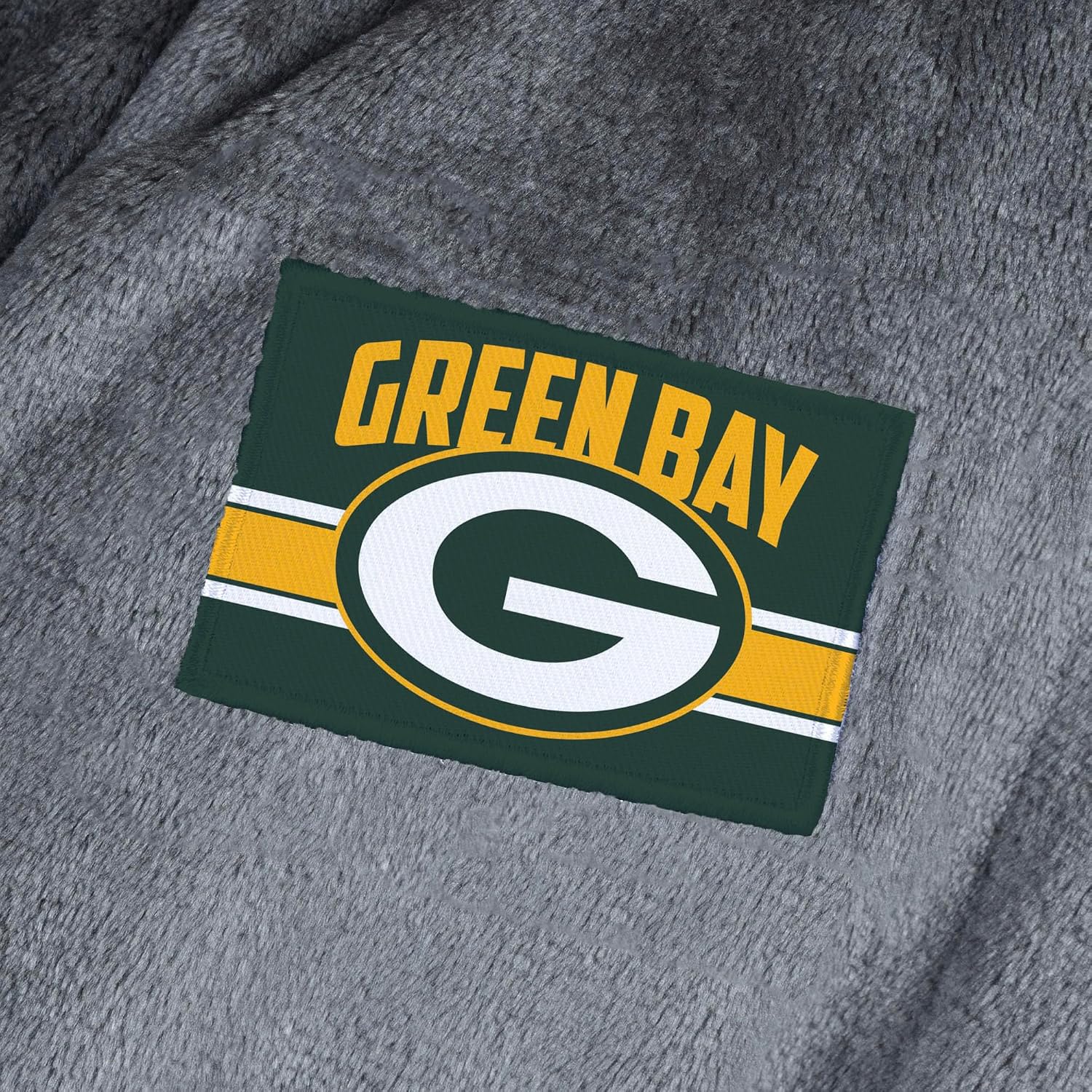 Detalle de NFL Silk Touch Women’s Robe S/M — Soft Polyester Bathrobe with Embroidered Team Graphics