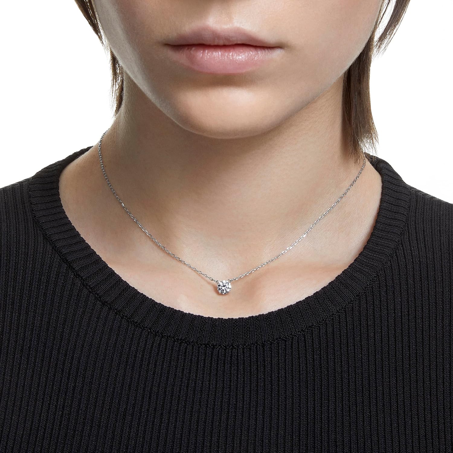 Detalle de Swarovski Stilla Collection Pendant: discreet sparkle in rhodium-plated elegance