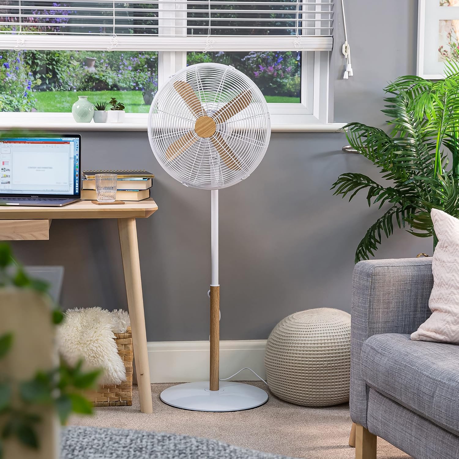 Thumbnail 5 de Russell Hobbs RHMPF1601WDW 16" Scandi Electric Pedestal Fan (White & Wood Effect)