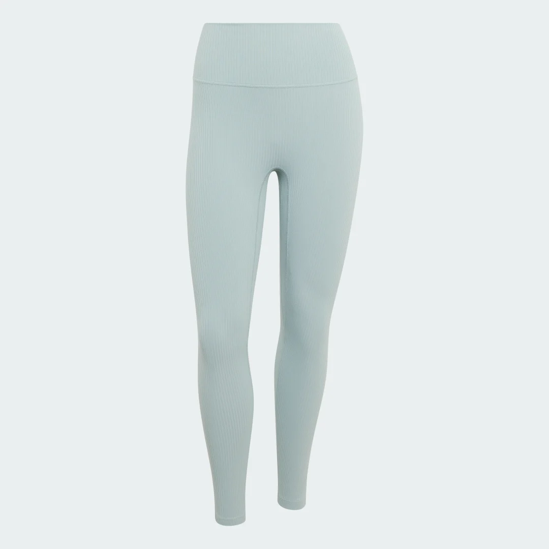 Detalle 2 de Mallas de canalé 7/8 adidas All Me: comodidad y estilo en verde para tus entrenamientos