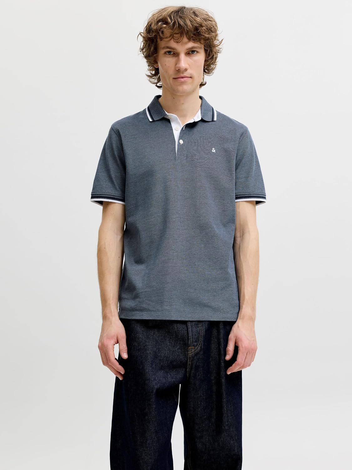 Detalle de JACK & JONES Polo Uni Col Chemise — Polo ajusté avec broderies et détail boutonnière