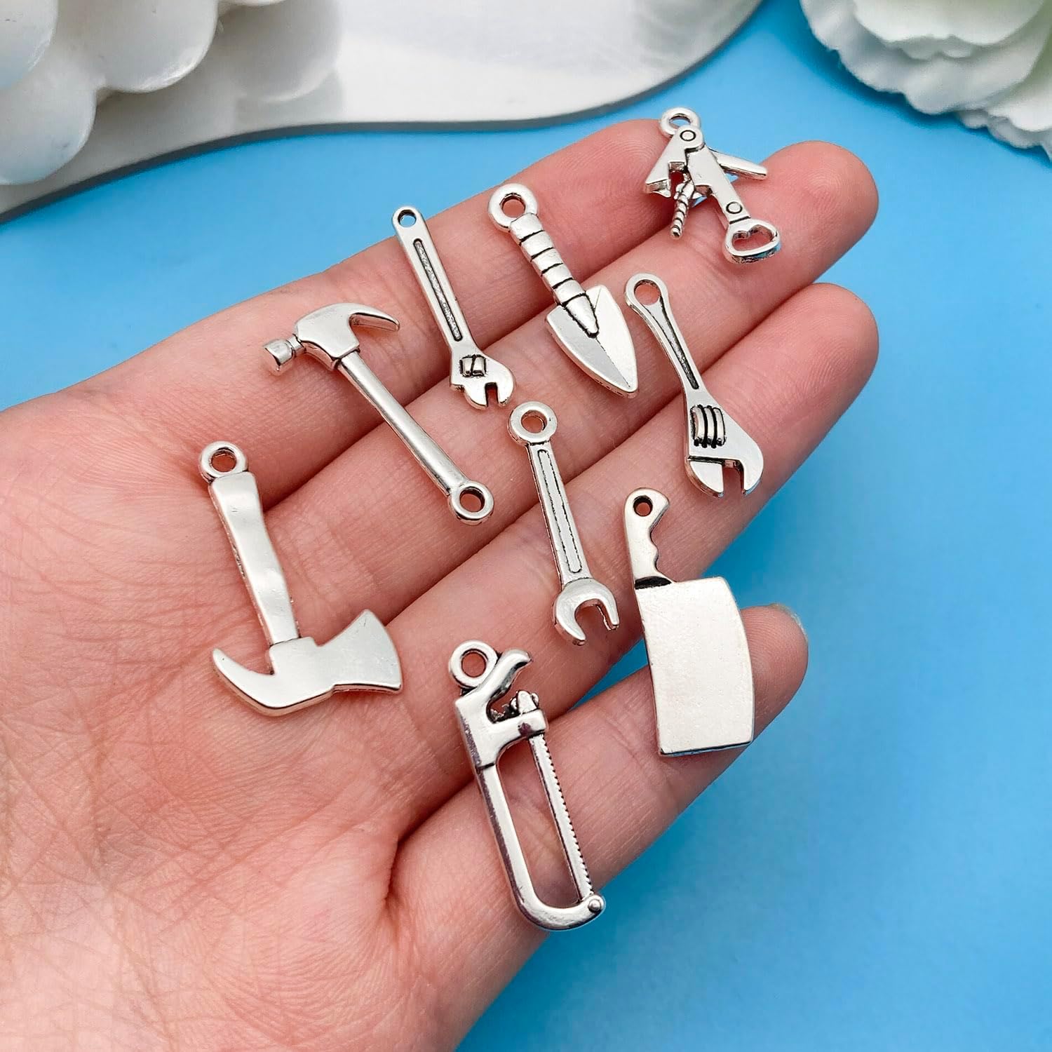 Detalle 2 de Youdiyla Jewelry Charms, 51-Piece Set