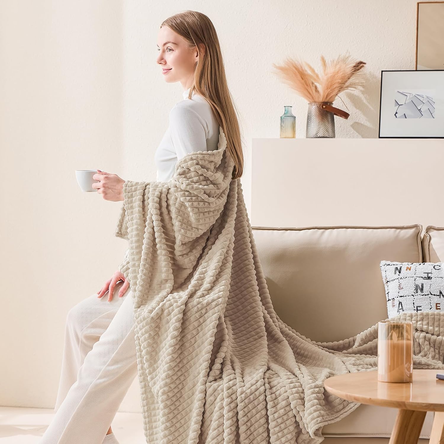 Thumbnail 6 de EMME Flauschige Kuscheldecke mit 3D-Touch-Erlebnis, Fleecedecke 150 x 200 cm (beige)