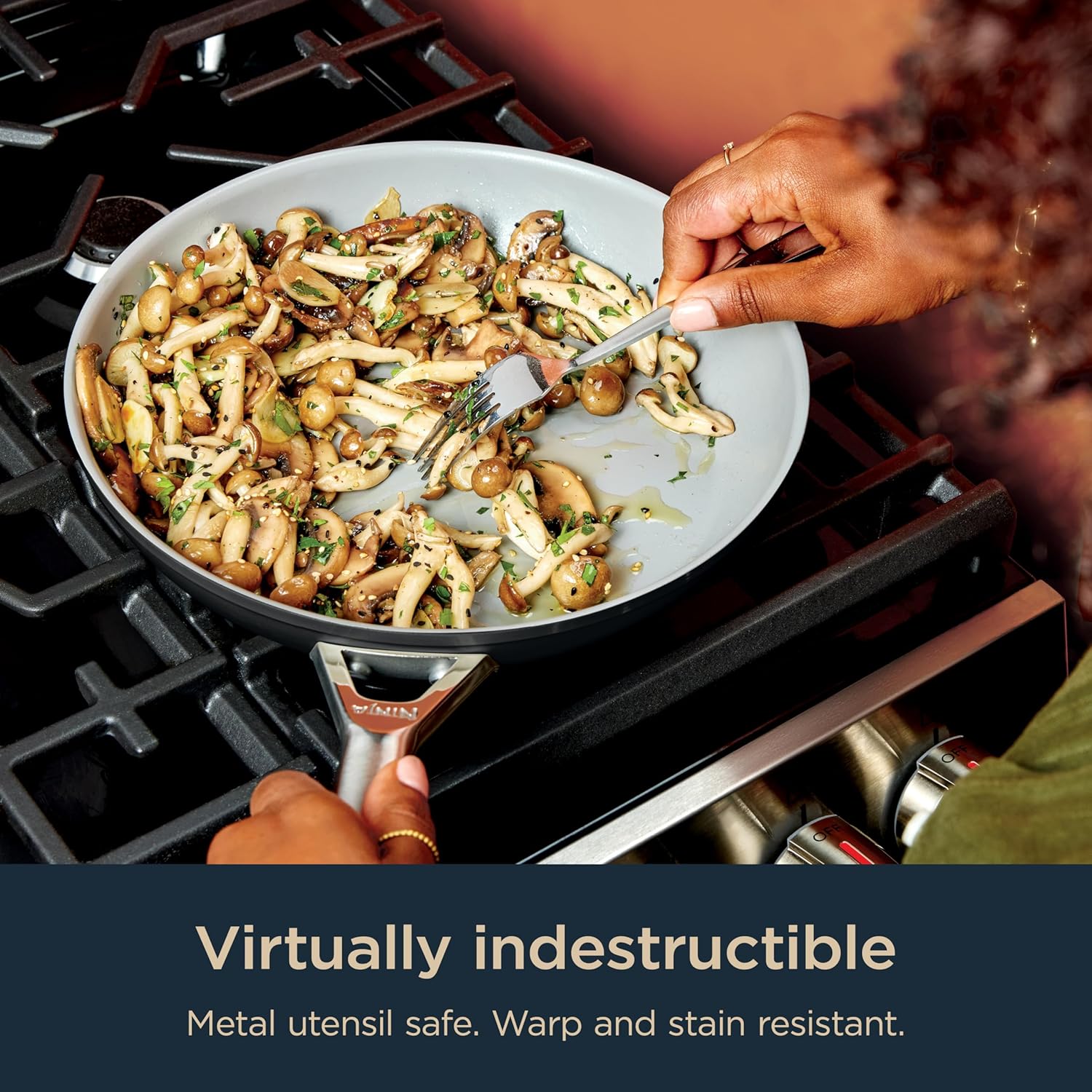 Thumbnail 3 de Ninja Ceramic Pro CW39014BK 14-Piece Nonstick Cookware Set with Glass Lids