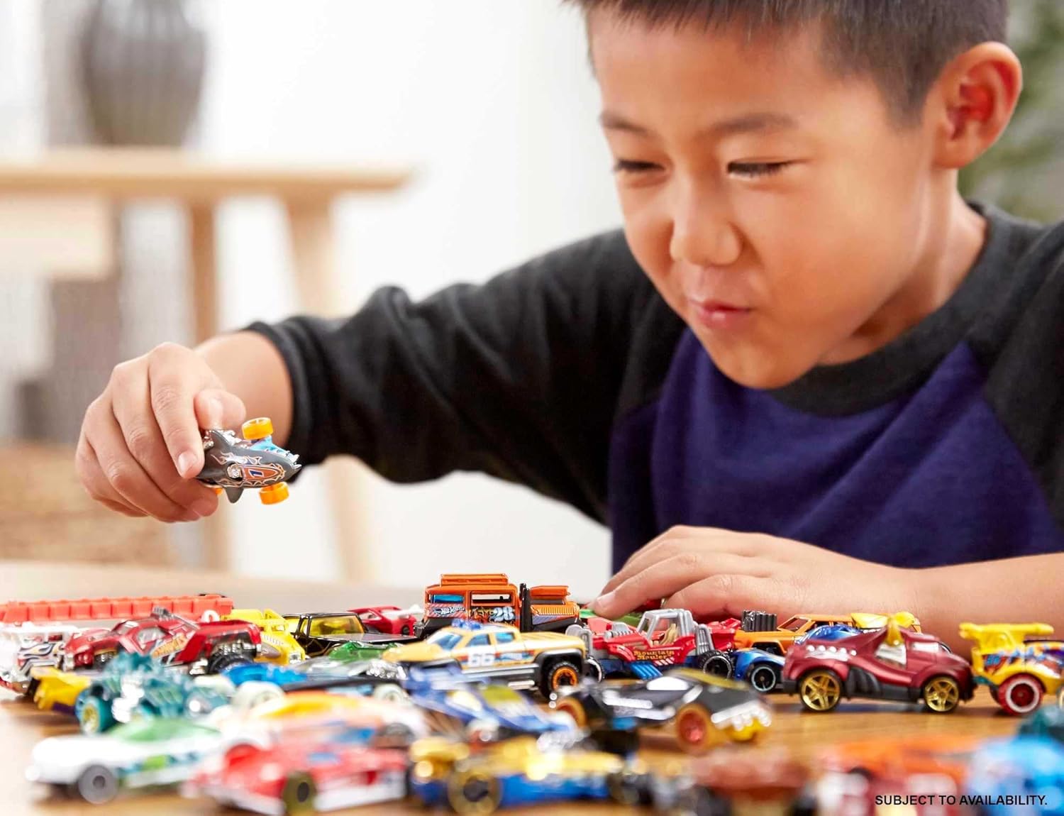 Thumbnail 1 de Hot Wheels Coffret de 20 voitures et camions à l’échelle 1:64 (modèle aléatoire) DXY59