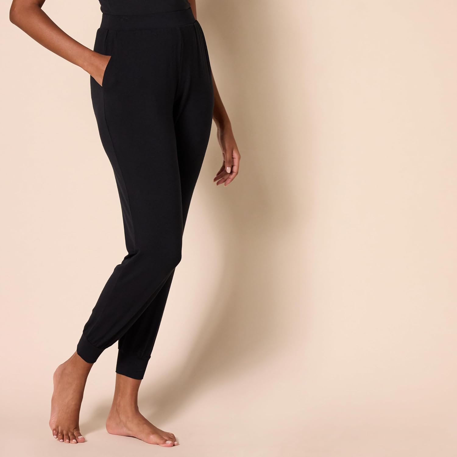 Detalle 2 de Amazon Essentials Women's Pajama Pants, Lightweight Knit Jersey Jogger