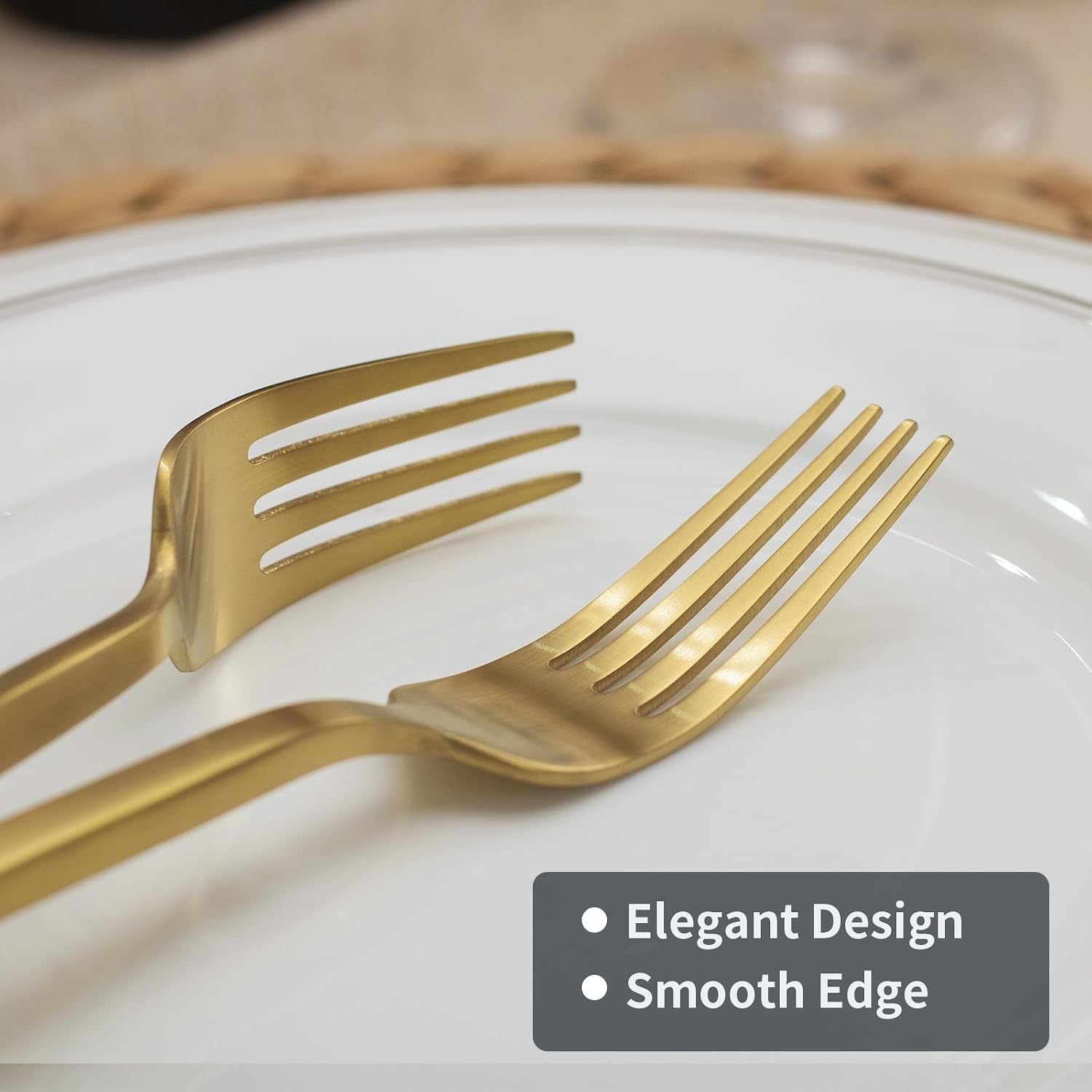 Detalle de Alata Cube Gold 20-Piece Flatware Set: Forged, Matte Gold with Square Handles for 4