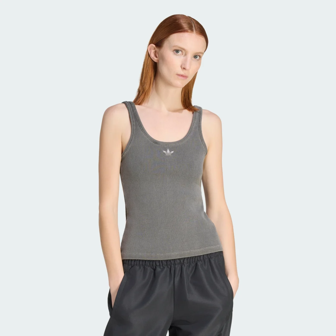 Detalle de Adidas Essentials Linear, camiseta de tirantes negra
