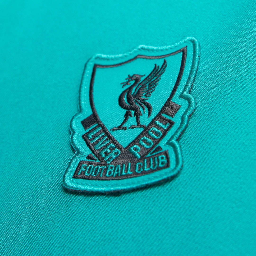 Detalle de Chaqueta deportiva Liverpool FC Terrace Icons de Adidas – color verde