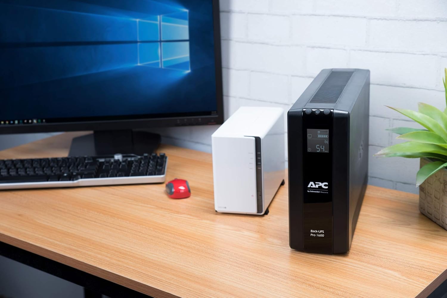 Thumbnail 4 de APC Back-UPS PRO BR1600MI – Zuverlässige USV mit LCD-Display und 1600 VA
