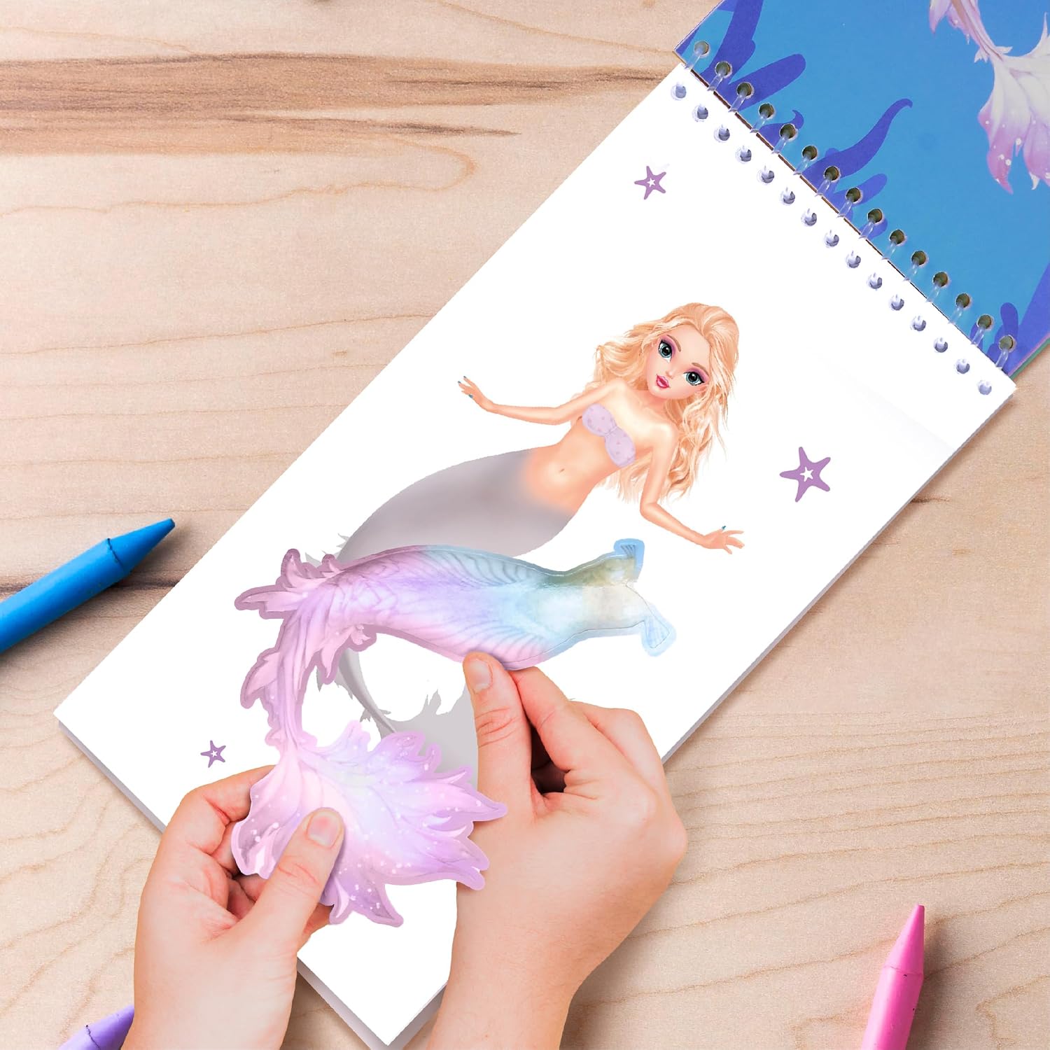 Detalle 2 de BSCOOL A000116 Mermaid Sticker Activity Book with 100+ Stickers and Guided Styling