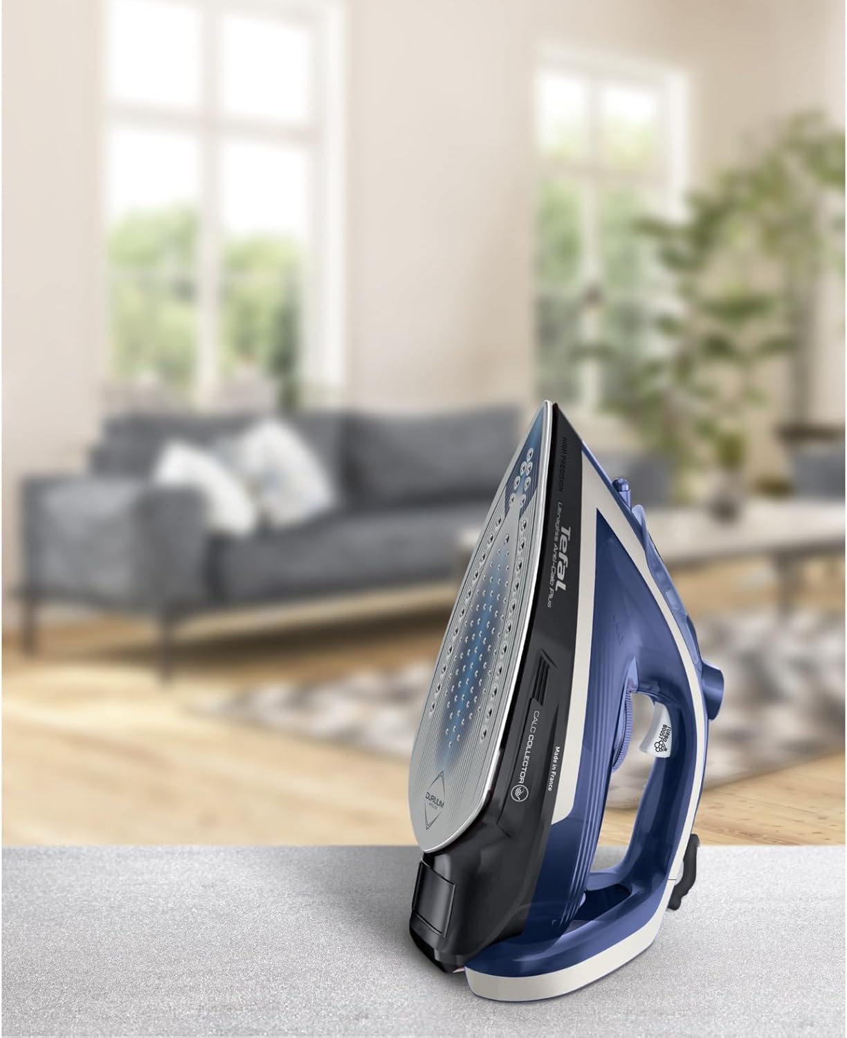 Thumbnail 2 de Tefal Ultragliss Plus Anti-Kalk Dampfbügeleisen, 2800 W, abnehmbarer Kalk-Kollektor, 50 g/min Dampf, 260 g/min Dampfstoß, Autoabschaltung, Made in France
