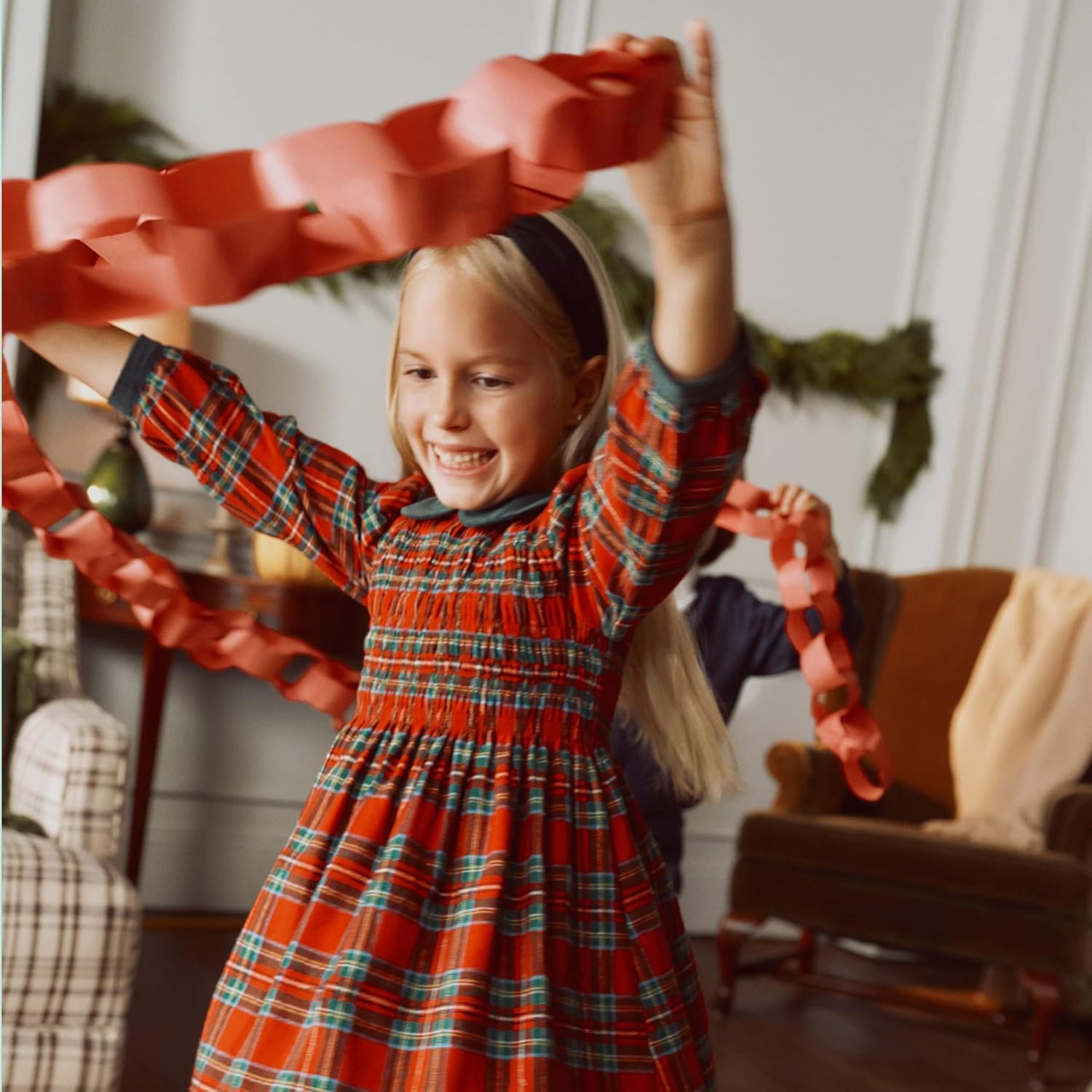 Detalle de Amazon Essentials x Sofia Grainge Toddler and Baby Girls' Long Sleeve Flannel Dress