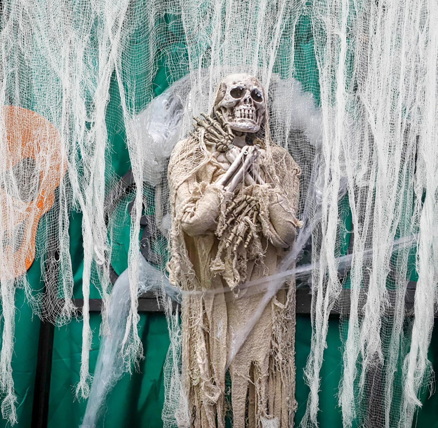Thumbnail 3 de Creepy Cloth Halloween Decoration, 200 x 59 Inches