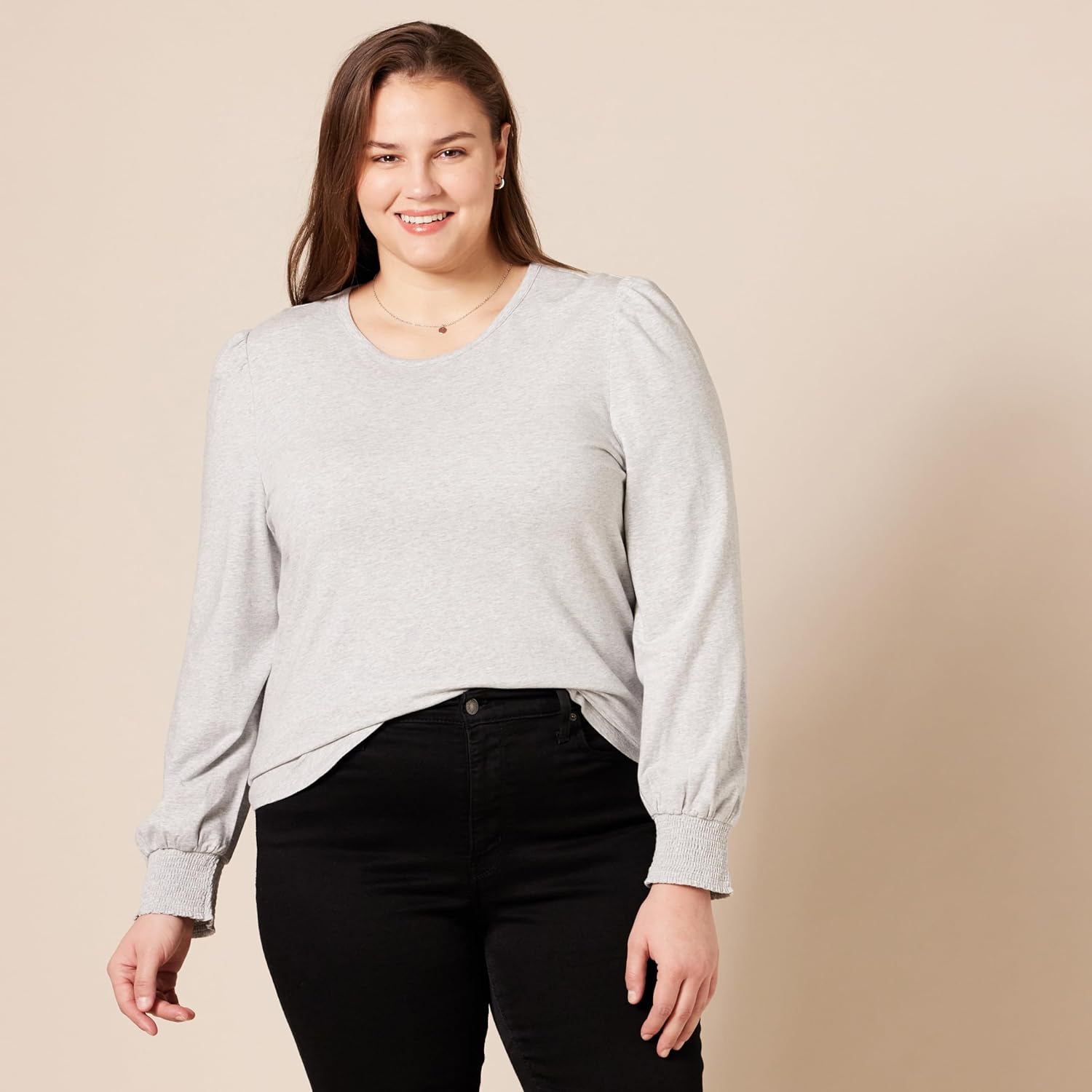 Thumbnail 4 de Damen Langarm-T-Shirt von Amazon Essentials mit Rundhalsausschnitt und gesmokten Bündchen